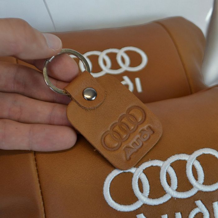 Набор из двух подушек на подголовник Audi, из натуральной коричневой кожи, Подарок мужчине водителю