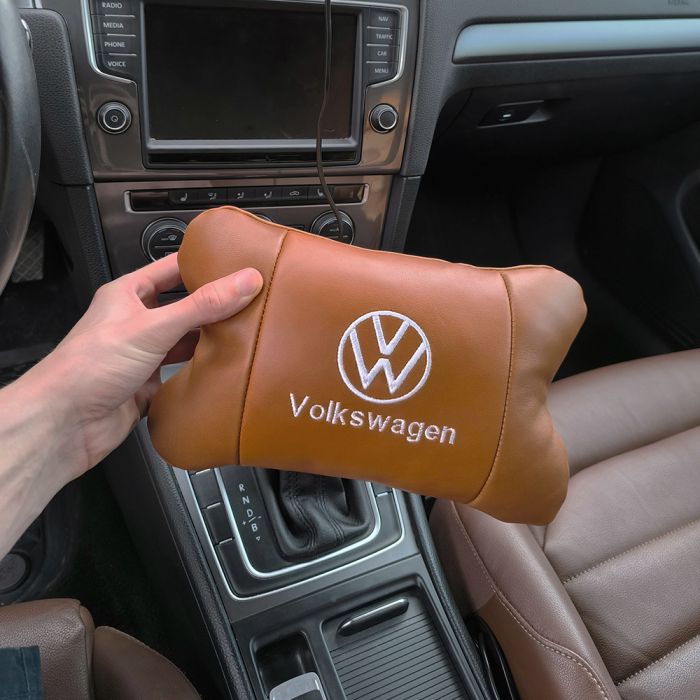 Набор подушек 2шт для автомобиля Volkswagen из натуральной коричневой кожи. Подушки на подголовник