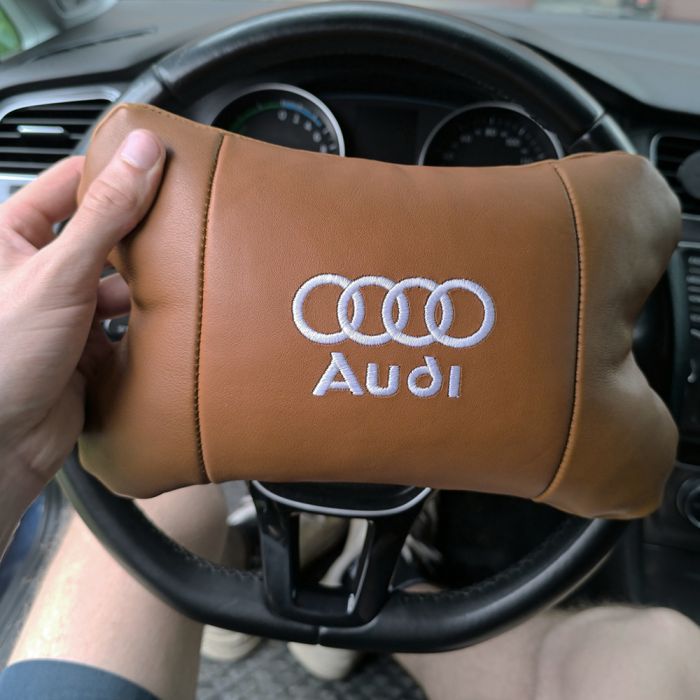 Набор из двух подушек на подголовник Audi, из натуральной коричневой кожи, Подарок мужчине водителю