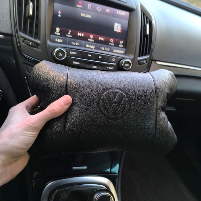 Набор кожаных подушек 2шт - Volkswagen на подголовник в машину, Автомобильная подушка