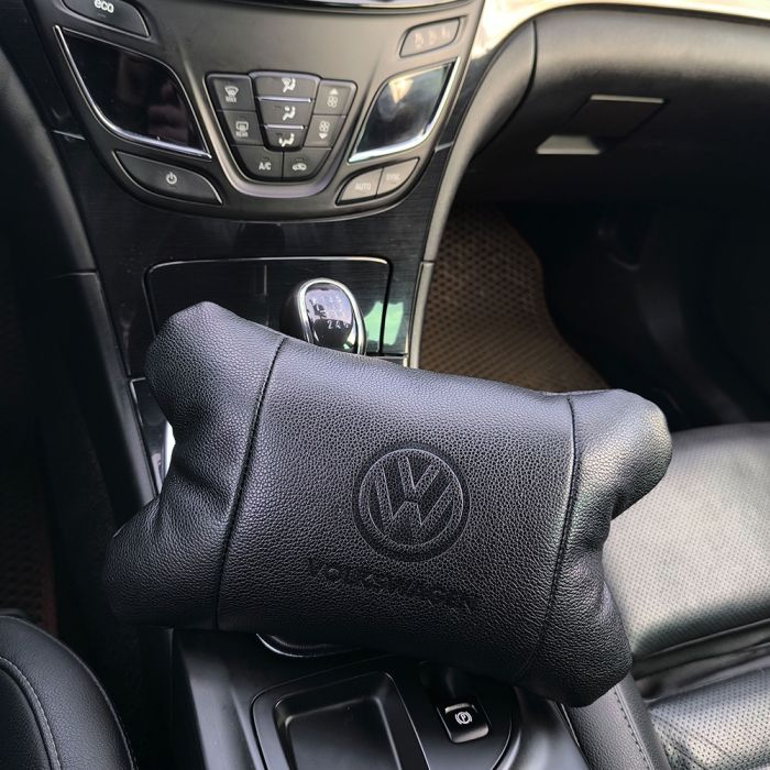 Набор кожаных подушек 2шт - Volkswagen на подголовник в машину, Автомобильная подушка