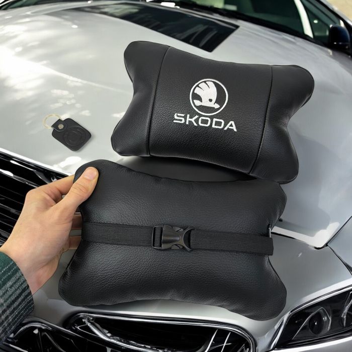 Автомобильные подушки 2 шт на подголовник Skoda / Вред, из натуральной кожи, стильный аксессуар для вашего авто