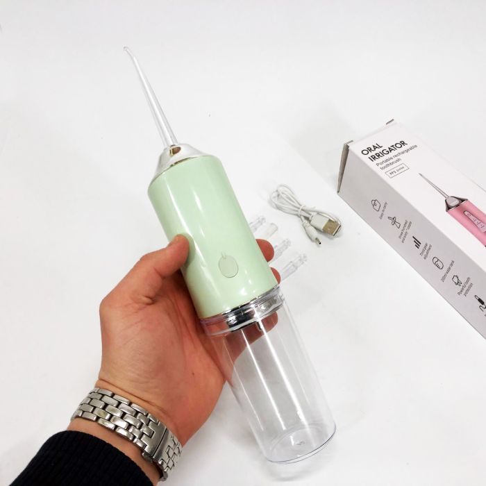 Ирригатор для чистки зубов и полости рта Oral Irrigator с аккумулятором и сменными насадками. Цвет: зеленый