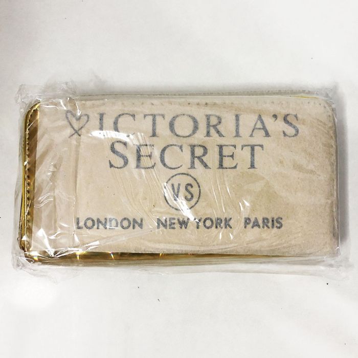 Кошелек женский Victoria's Secret. Цвет: золотой