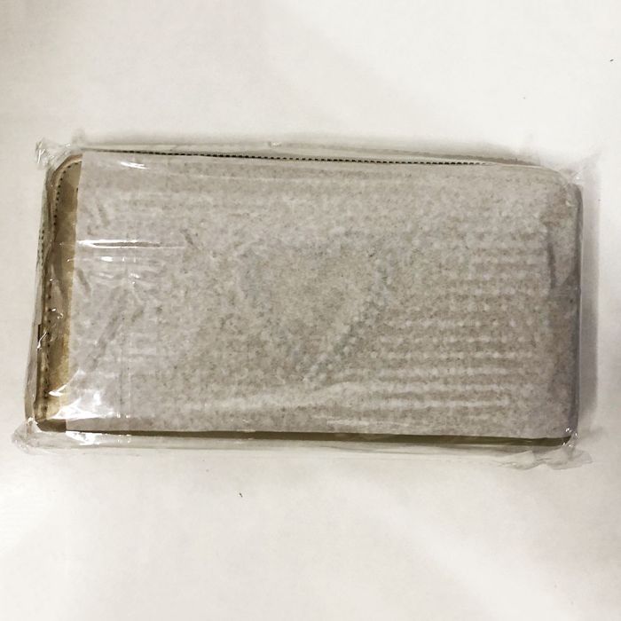 Кошелек из эко кожи с орнаментом сердца. Цвет: золотой
