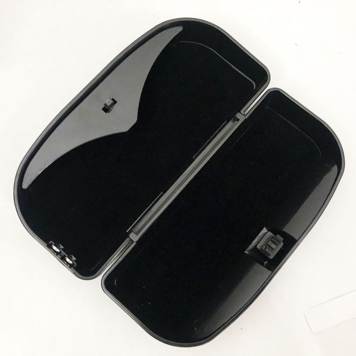 Футляр для очков в машину Visor Clamp магнитный. Цвет: черный