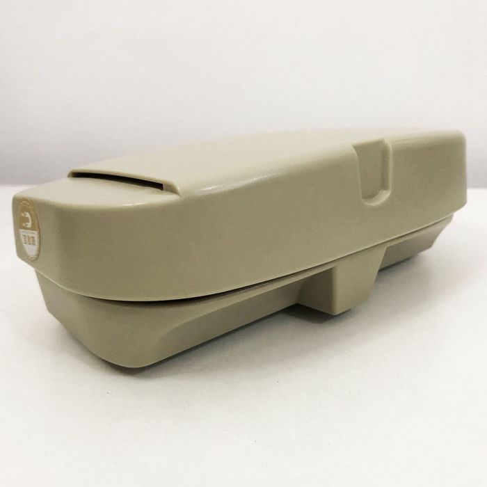 Футляр для очков в машину Visor Clamp магнитный. Цвет: бежевый
