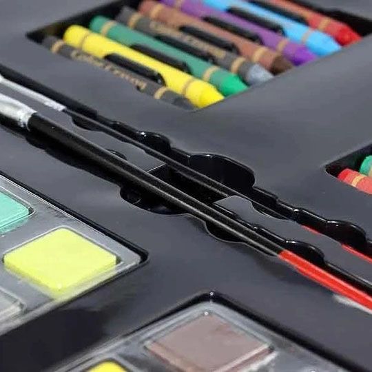 Набор для рисования с кейсом для юного художника 64 предмета в чемодане с единорогом