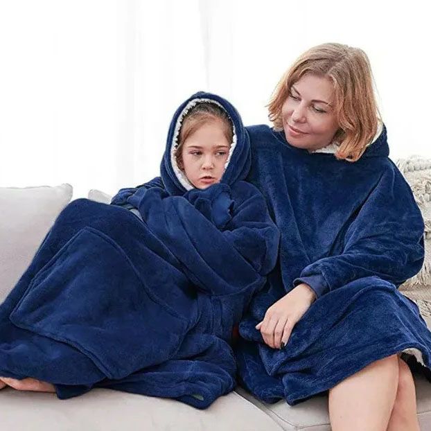Плед толстовка с капюшоном и рукавами Huggle Hoodie оверсайз. Цвет: синий