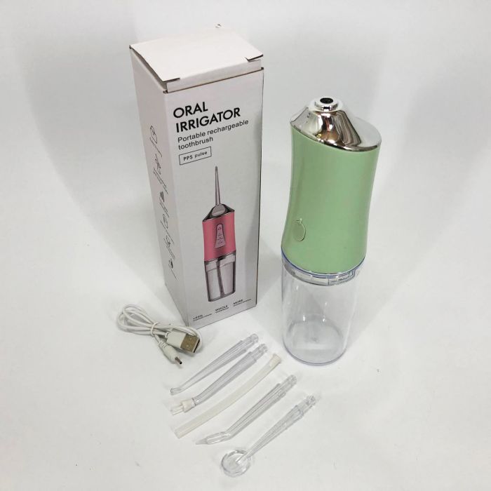 Ирригатор для чистки зубов и полости рта Oral Irrigator с аккумулятором и сменными насадками. Цвет: зеленый