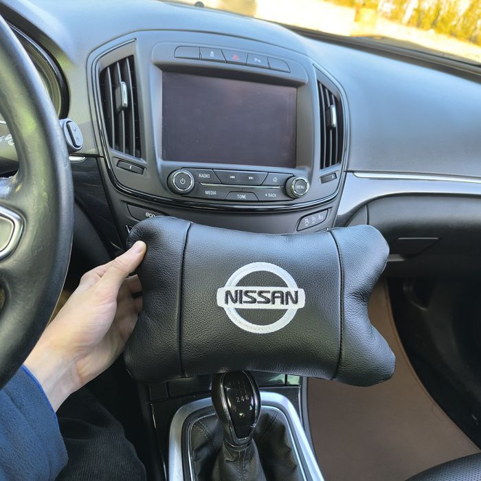 Подушки в авто 2 шт Nissan, натуральная кожа, с логотипом Ниссан, на подголовник для вашей машины