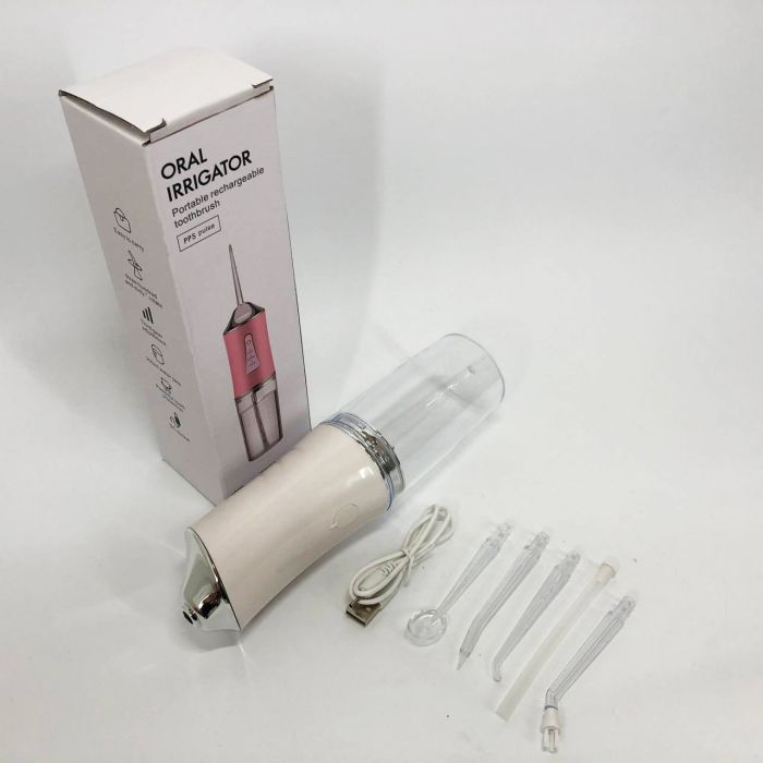 Ирригатор для чистки зубов и полости рта Oral Irrigator с аккумулятором и сменными насадками. Цвет: белый