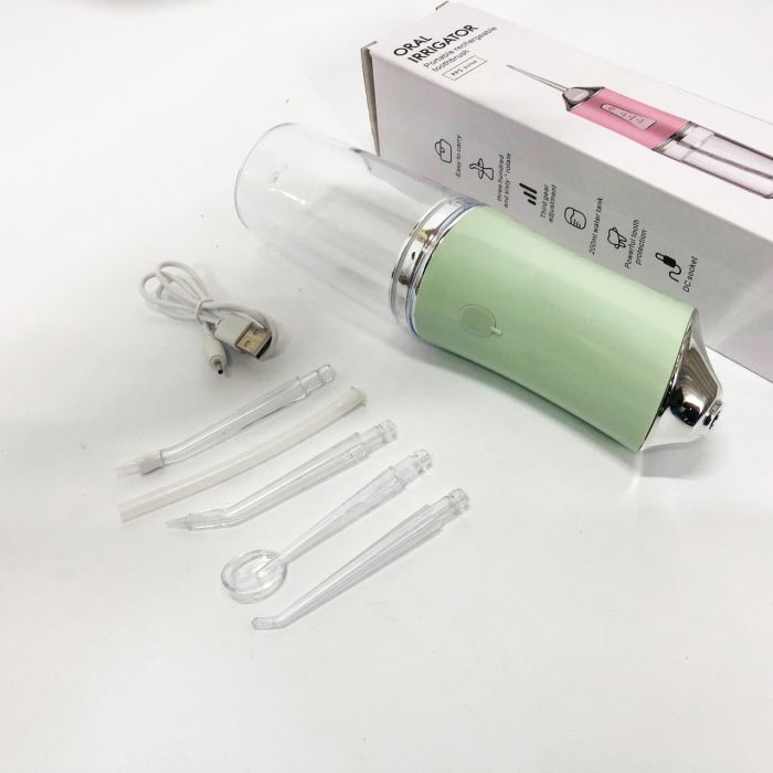Ирригатор для чистки зубов и полости рта Oral Irrigator с аккумулятором и сменными насадками. Цвет: зеленый