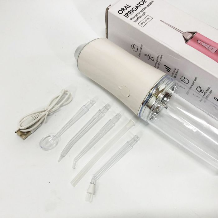 Ирригатор для чистки зубов и полости рта Oral Irrigator с аккумулятором и сменными насадками. Цвет: белый
