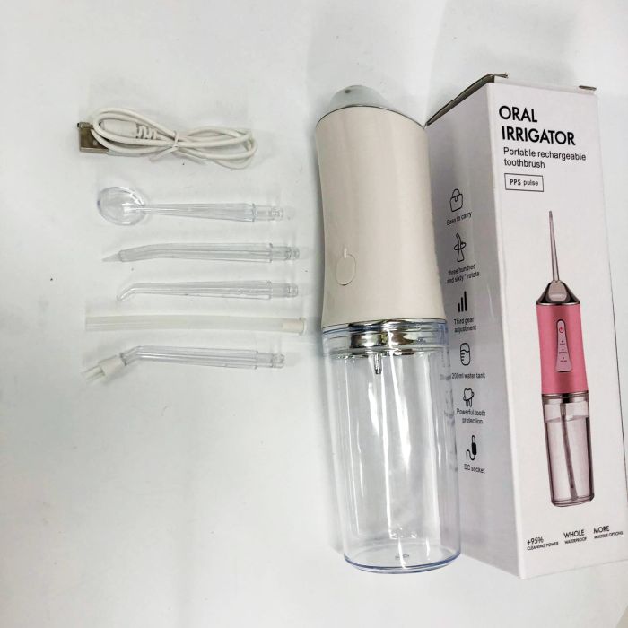 Ирригатор для чистки зубов и полости рта Oral Irrigator с аккумулятором и сменными насадками. Цвет: белый