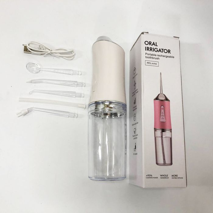 Ирригатор для чистки зубов и полости рта Oral Irrigator с аккумулятором и сменными насадками. Цвет: белый
