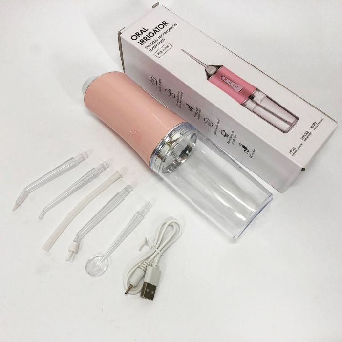 Ирригатор для чистки зубов и полости рта Oral Irrigator с аккумулятором и сменными насадками. Цвет: розовый