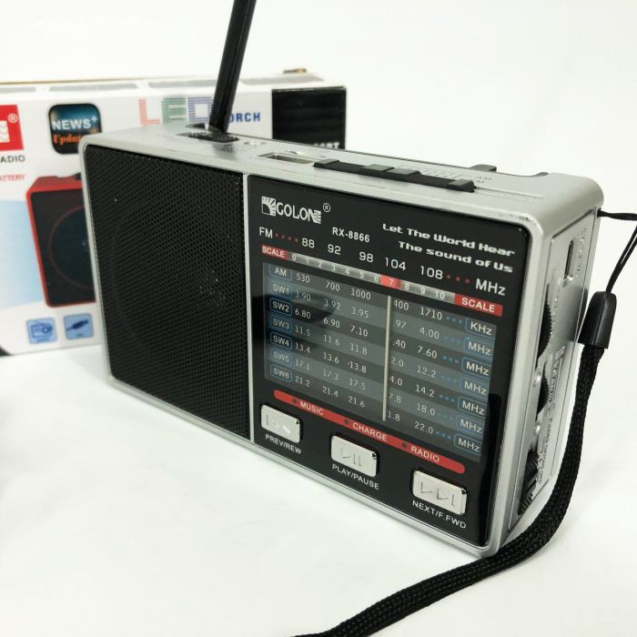 Радио GOLON RX-8866 цифровой портативный радиоприемник с фонариком функцией PowerBank. Цвет: белый