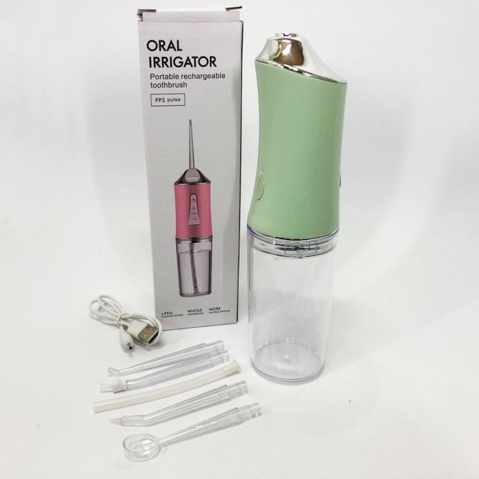 Ирригатор для чистки зубов и полости рта Oral Irrigator с аккумулятором и сменными насадками. Цвет: зеленый