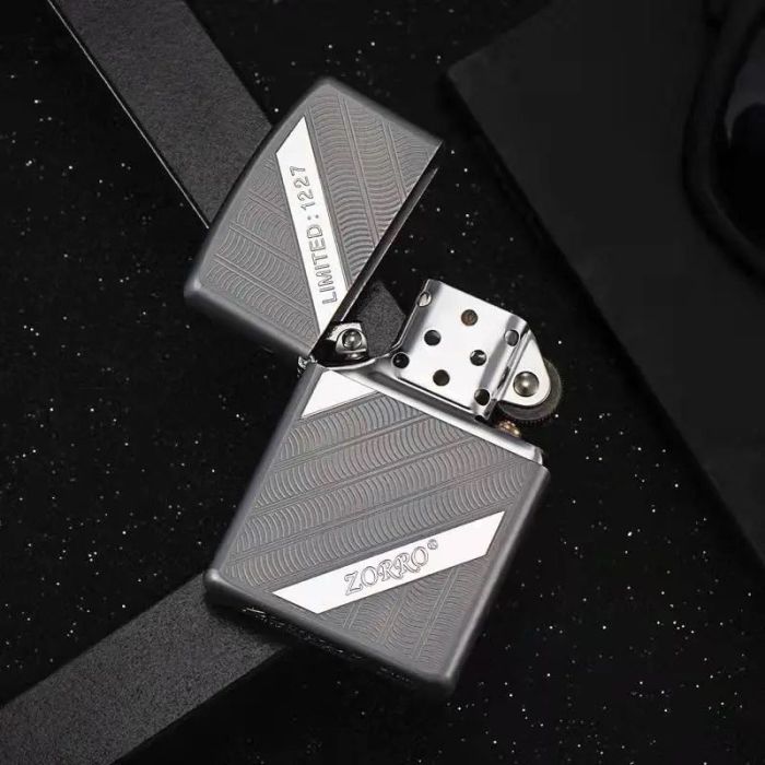 Зажигалка бензиновая Zorro HL-365, зажигалка подарочная сувенирная, зажигалка в подарок. Цвет: серебряный
