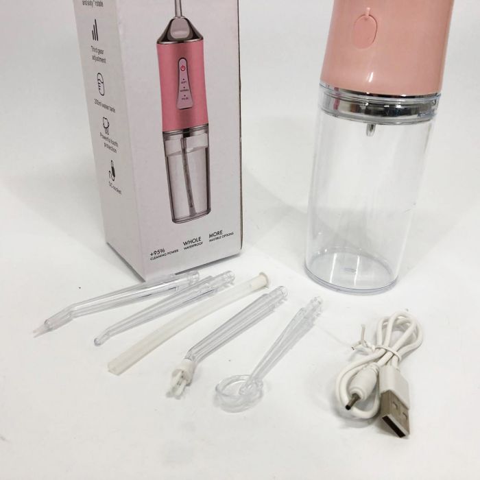Ирригатор для чистки зубов и полости рта Oral Irrigator с аккумулятором и сменными насадками. Цвет: розовый