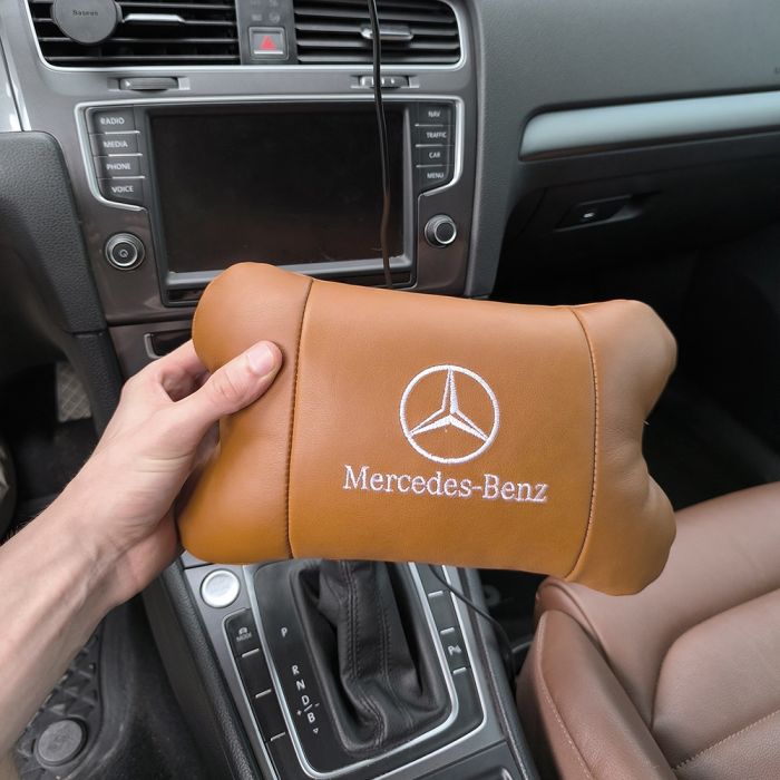 Комплект 2шт для подголовника Mercedes-Benz изготовлен из натуральной коричневой кожи. Комфорт в авто