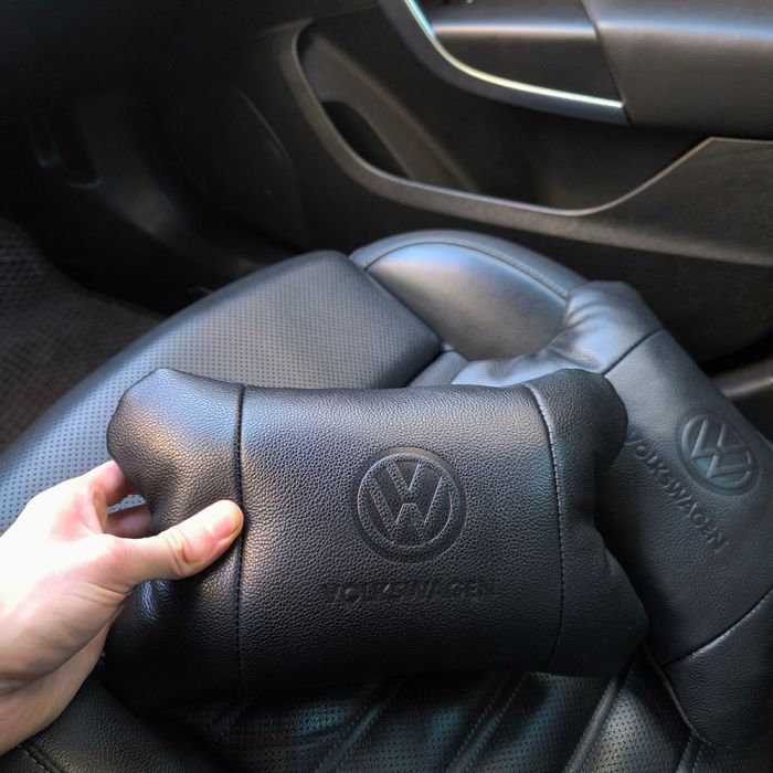 Набор кожаных подушек 2шт - Volkswagen на подголовник в машину, Автомобильная подушка